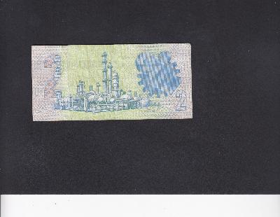 Beschrijving achterzijde: RAFINERY